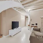 A Due Passi Dalla Torre Guinigi Nel Cuore Di Appartement Lucques